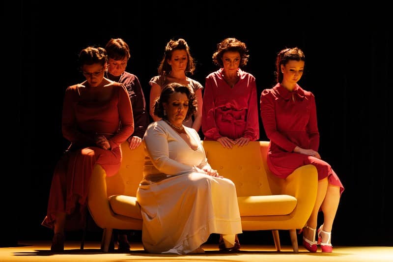 Six des huit femmes